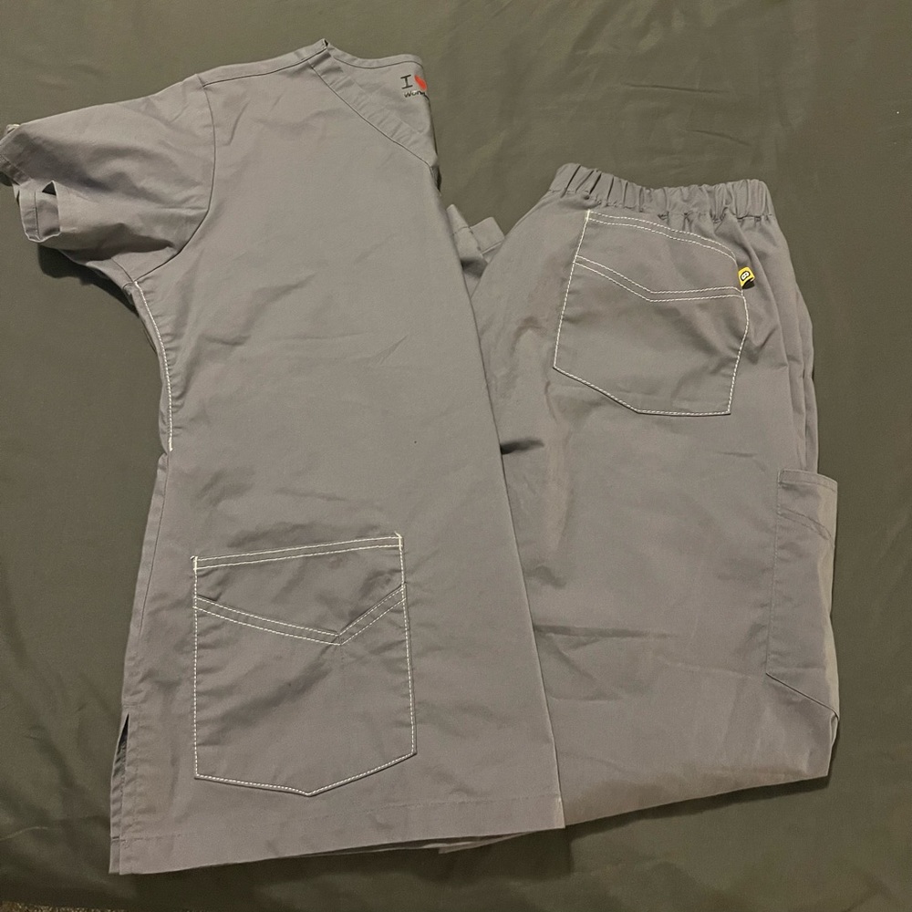 WonderWink scrub set